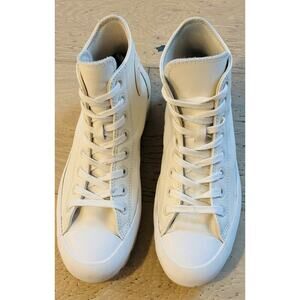Converse Chuck Taylor All Star Lugged Women's 8.5 White Lugged High Top 565902C
